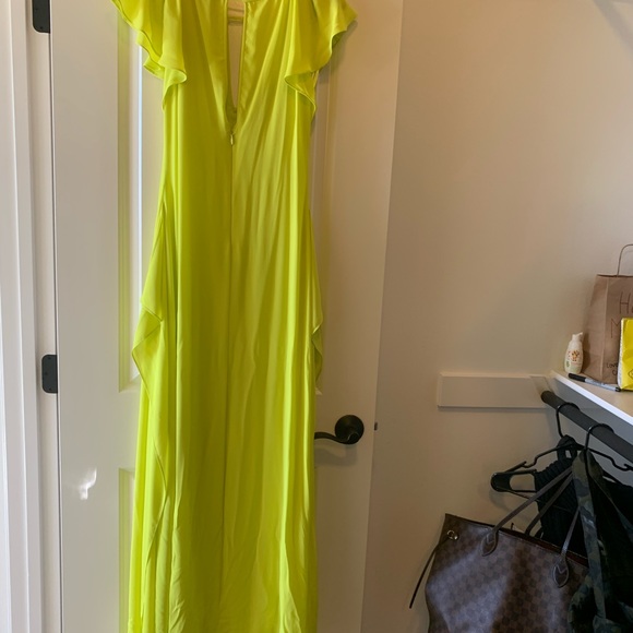 bcbg lime green dress NEW BCBG MAX AZRIA OPALINE GREEN ALICIA SILK CHARMEUSE LUB6W261/L38 GOWN SIZE 8